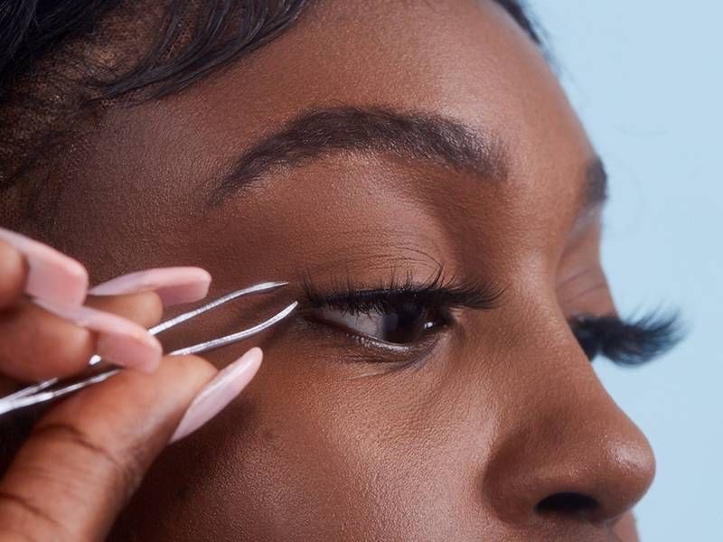 False Eyelash Application