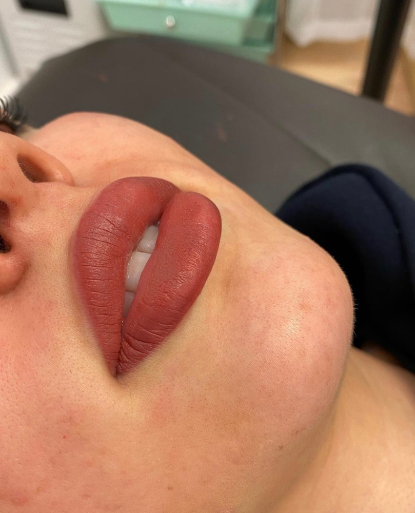 Lip Blushing