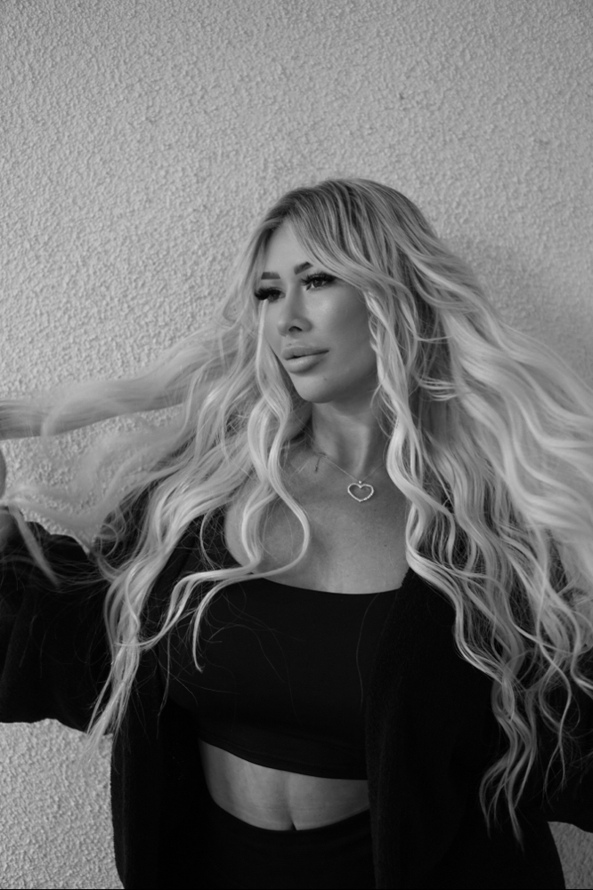 Mane Attraction Full Blonding