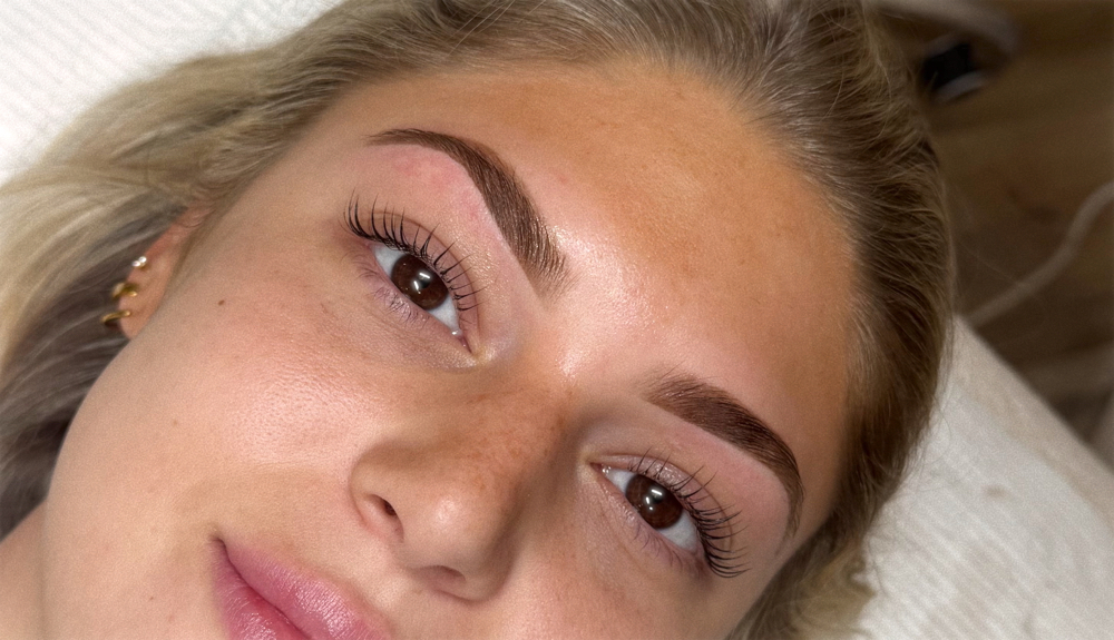 Lash Lift + Brow Tint & Cleanup