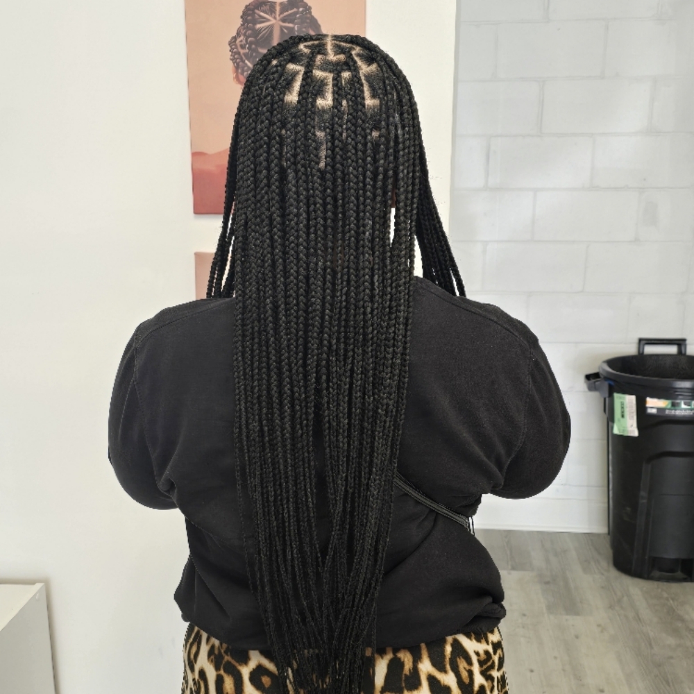 Medium Knotless at SelfRoyalty's Touch in Memphis, TN
