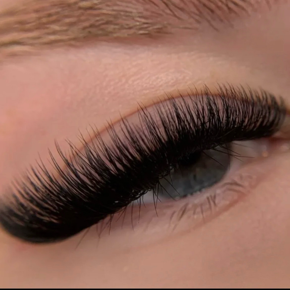 Mega Volumen Full Set Pestañas at Dream Body Esthetic in Orlando, FL