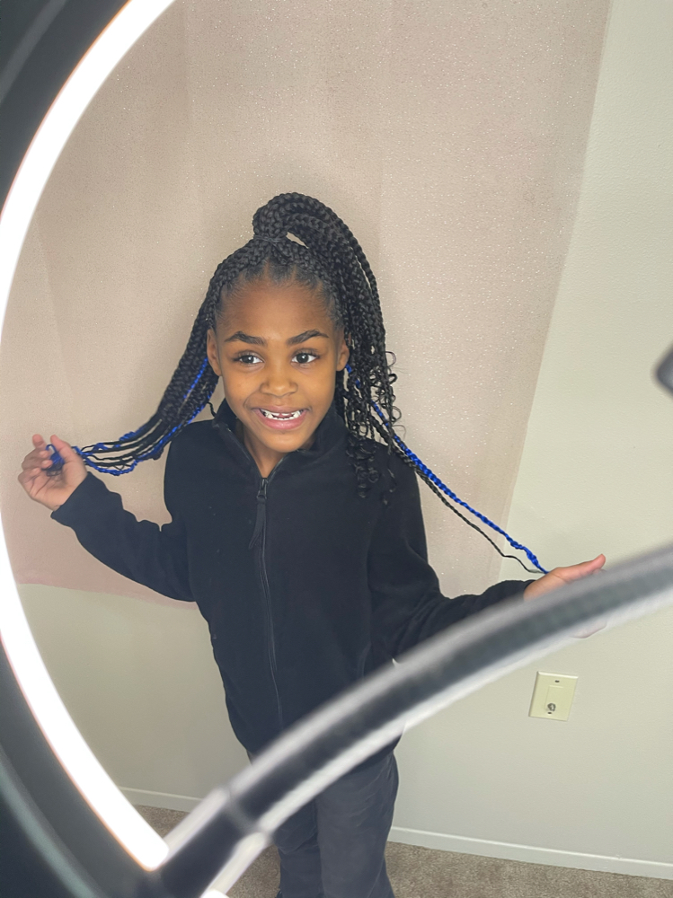 Kid Knotless Mid Back Curly Ends