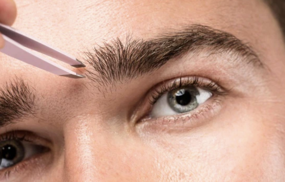 Eyebrow Clean Up (Male)