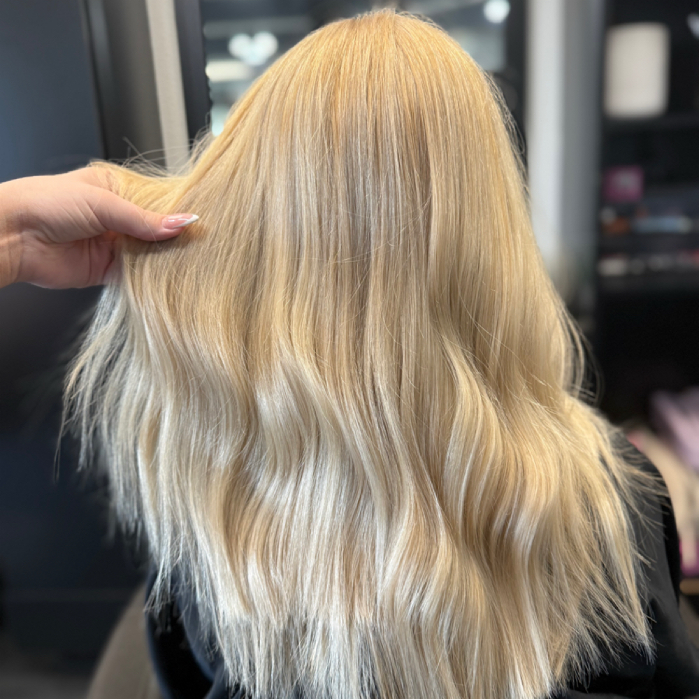 Root touch up (bleach) at Styledbyavery in Burleson, TX