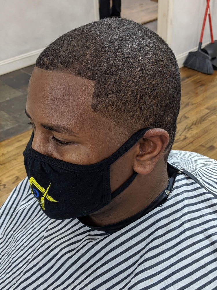 Adult Men Haircut/With Shampoo