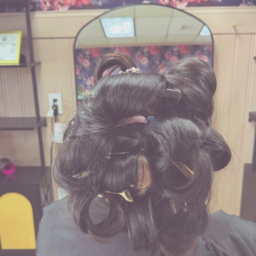 Shampoo + Blowout at Luna Rose TX Hair in Killeen, TX