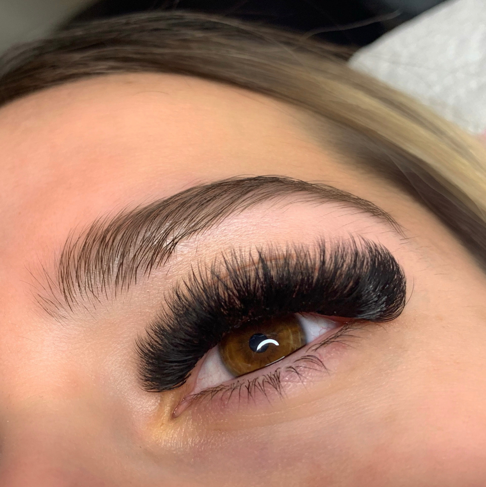 Full Set Mega Volume Lashes