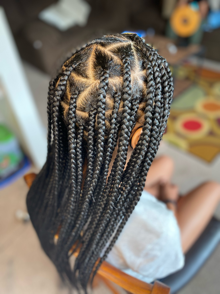 Smedium Large Knotless / Triangle at JayBraids in Richmond Hts, OH