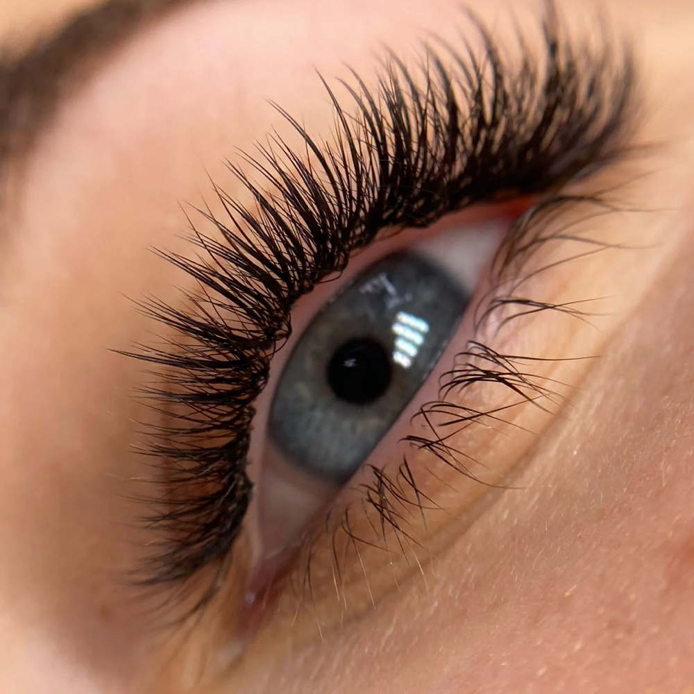 “Hybrid lashes”