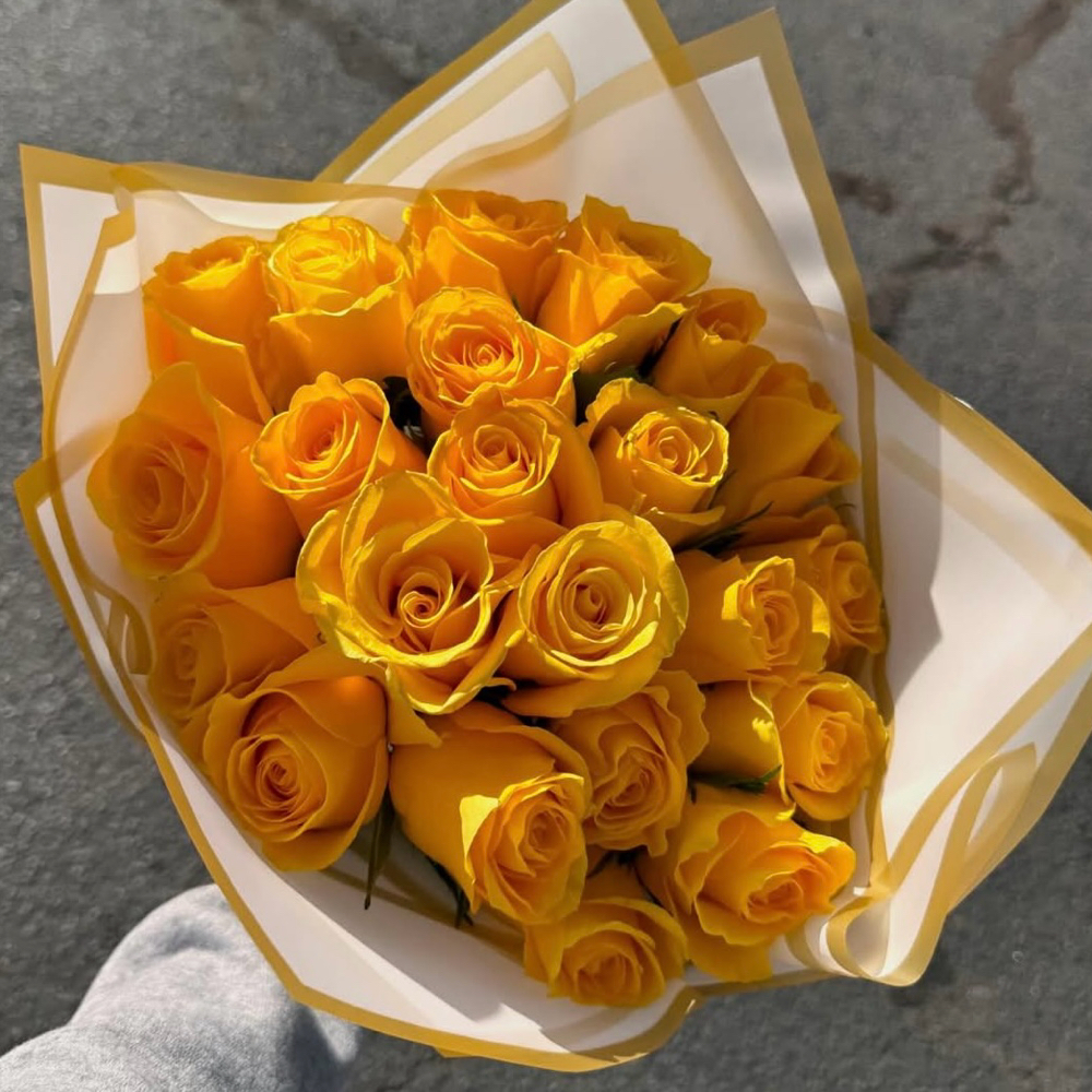 Small Bouquet (20-25 Roses)