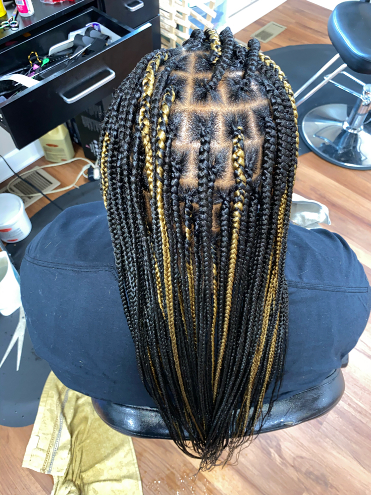 Medium Knotless