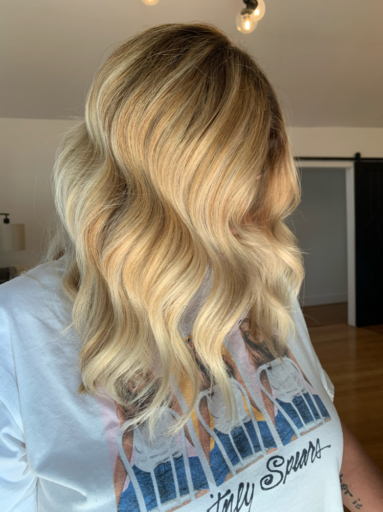 Style That Hair(wash And Blowout)