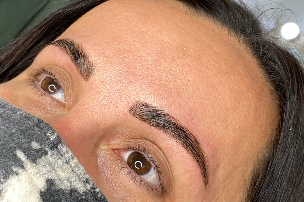 Eyebrows shaping + Tinting