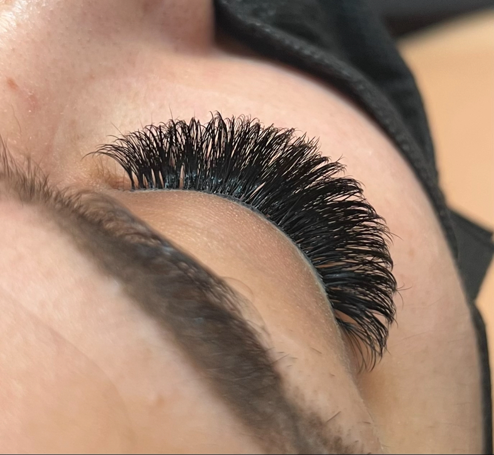 Mega Fill (2+ Weeks) at The Lash Room LV in Las Vegas, NV