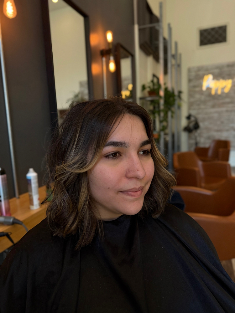 WOMANS HAIRCUT