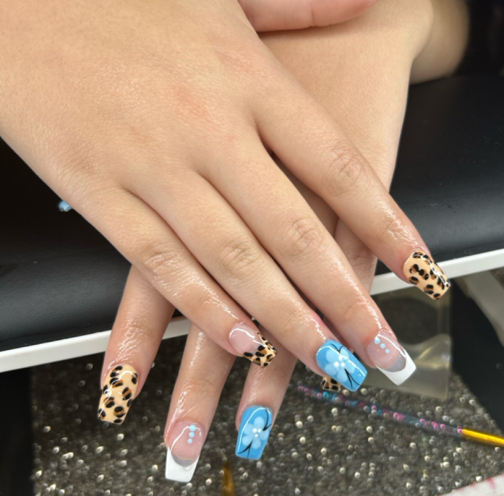 Medium Acrylic Fullset at The Beauty Bar in Leland, MS