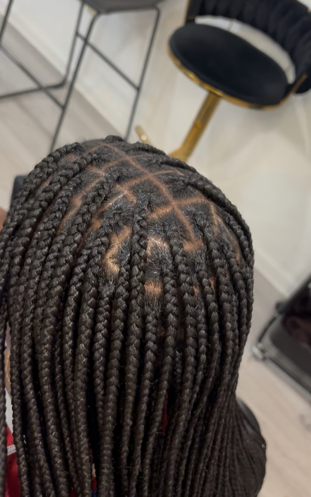 MEDIUM KNOTLESS BRAIDS