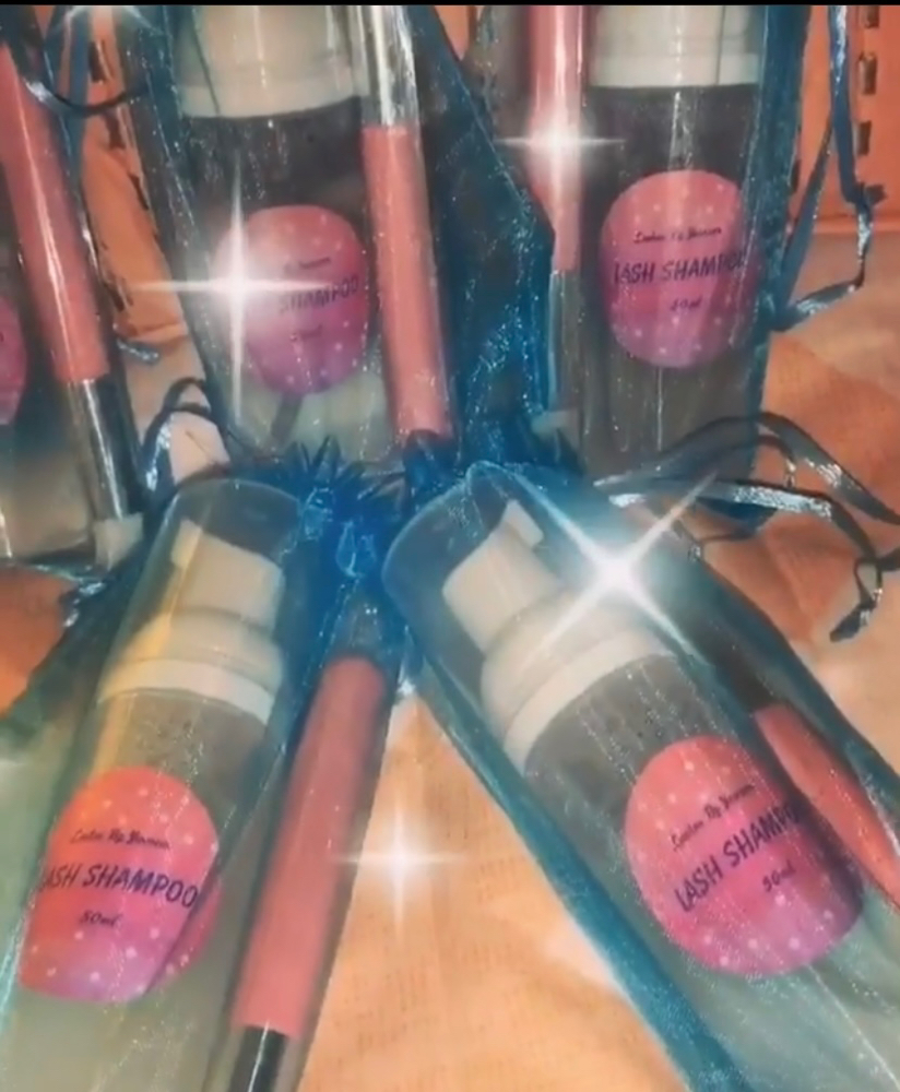 Lash cleanser W/ Brush