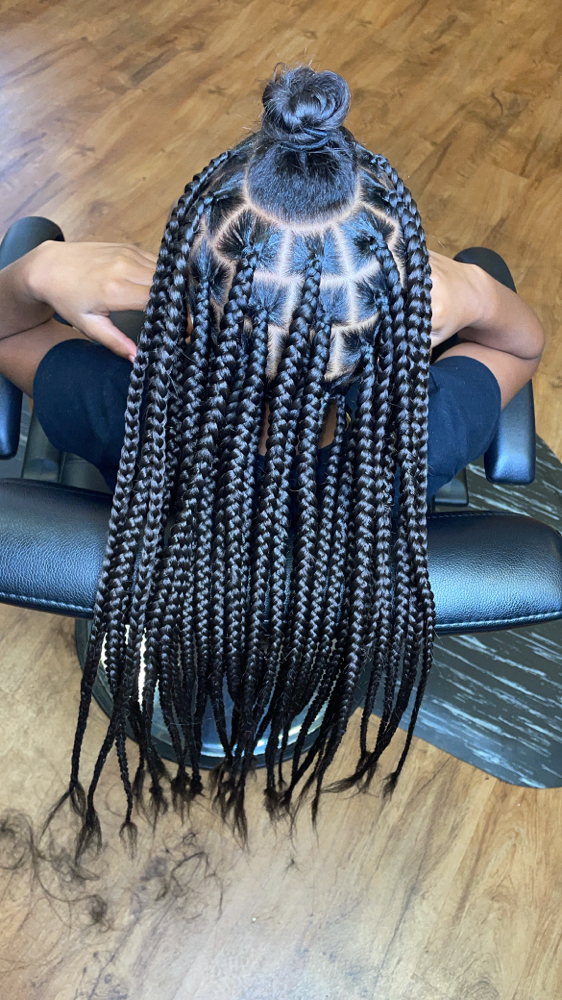 MEDIUM KNOTLESS at Drea’s hair design in Oakland, CA