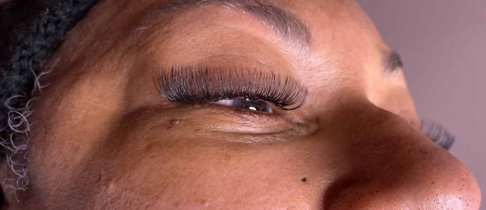 Light Volume Lash Extensions