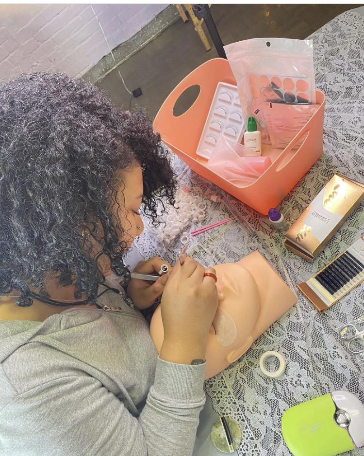 1 On 1 Lash Class