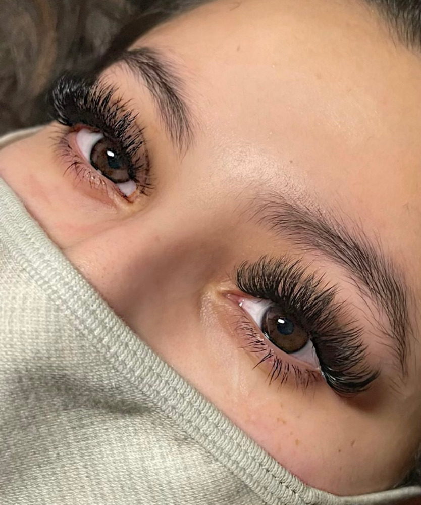 Mega Volume Lashes