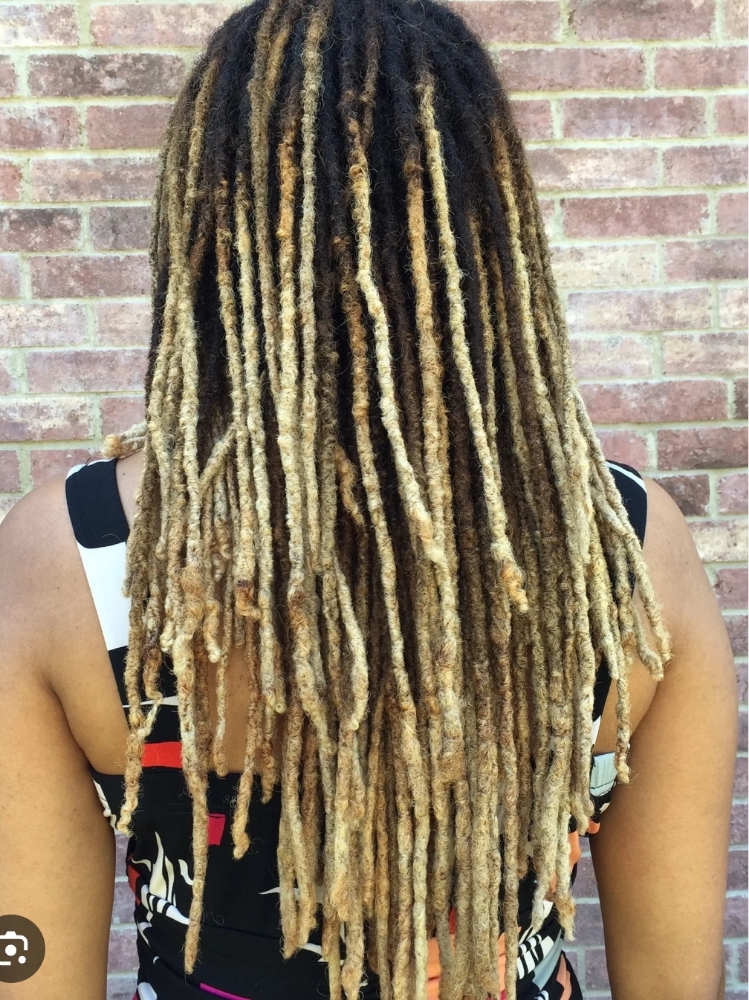 Dreadlock Tip Lightening at Medusa Locs in Spokane, WA