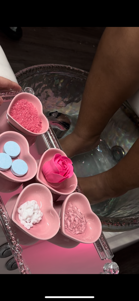 Toes + pedicure
