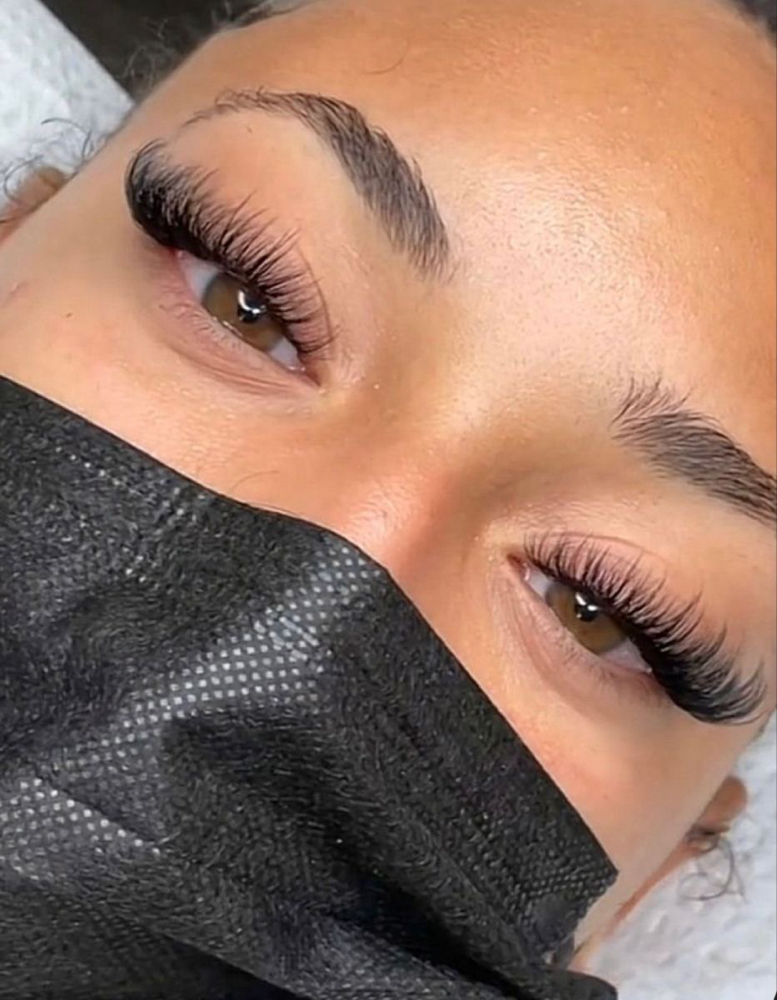 Hybrid Lash set at Beauty Galore By Lee in New York, NY