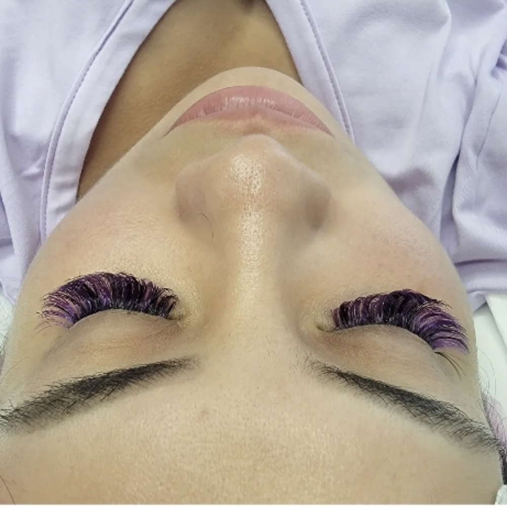 Extensiones De Color at Dream lashes and brows in Glendale, AZ