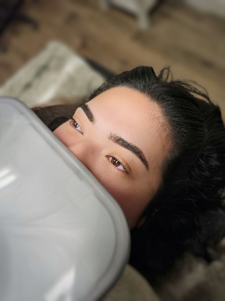 Henna Brows & Shaping