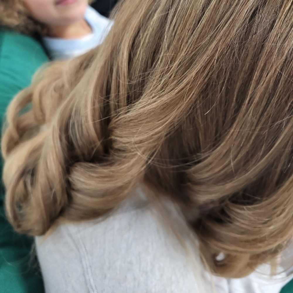 Partial High/Lowlights Long (13+) at Creative Cuts & Styles in Springfield, MO