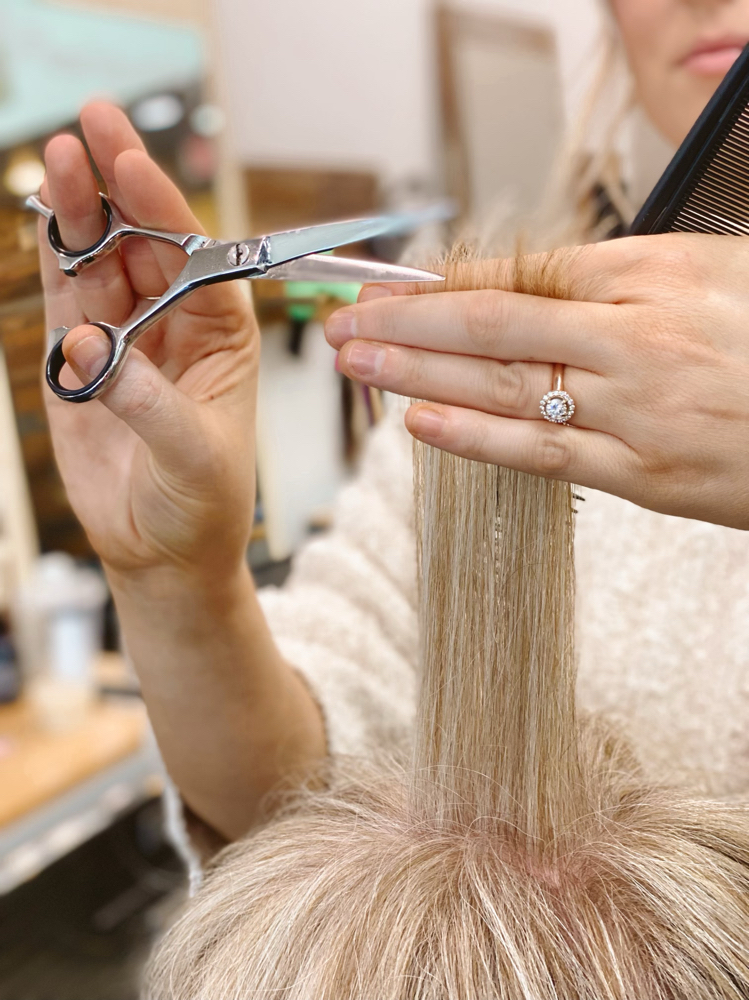 Women's Haircut w Style