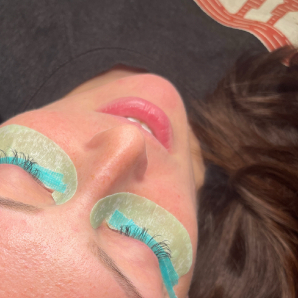 Lash Extension Removal at Michaela Cooper in Medford, OR