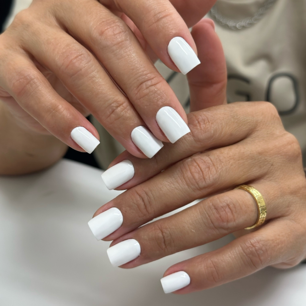 Manicure tradicional at Ondina Nail Studio in Alpharetta, GA