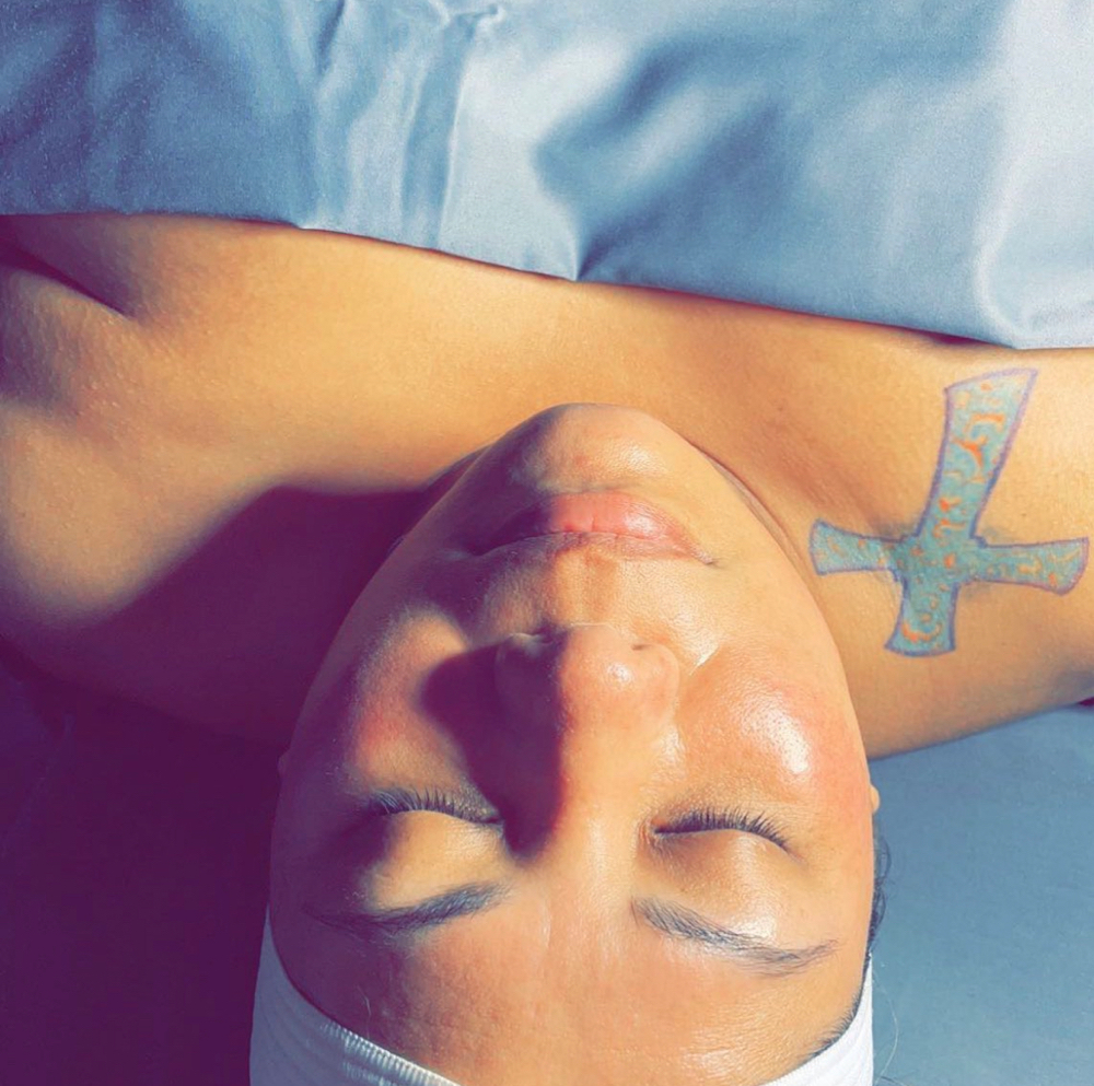 Lavish Spa Facial With Glow