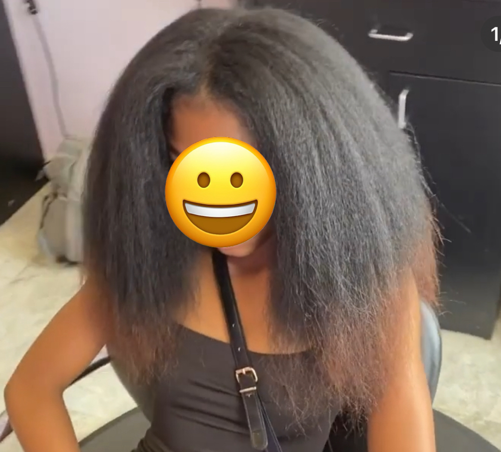 Wash & Blow Dry at Lee The Hair Magician LLC in Detroit, MI