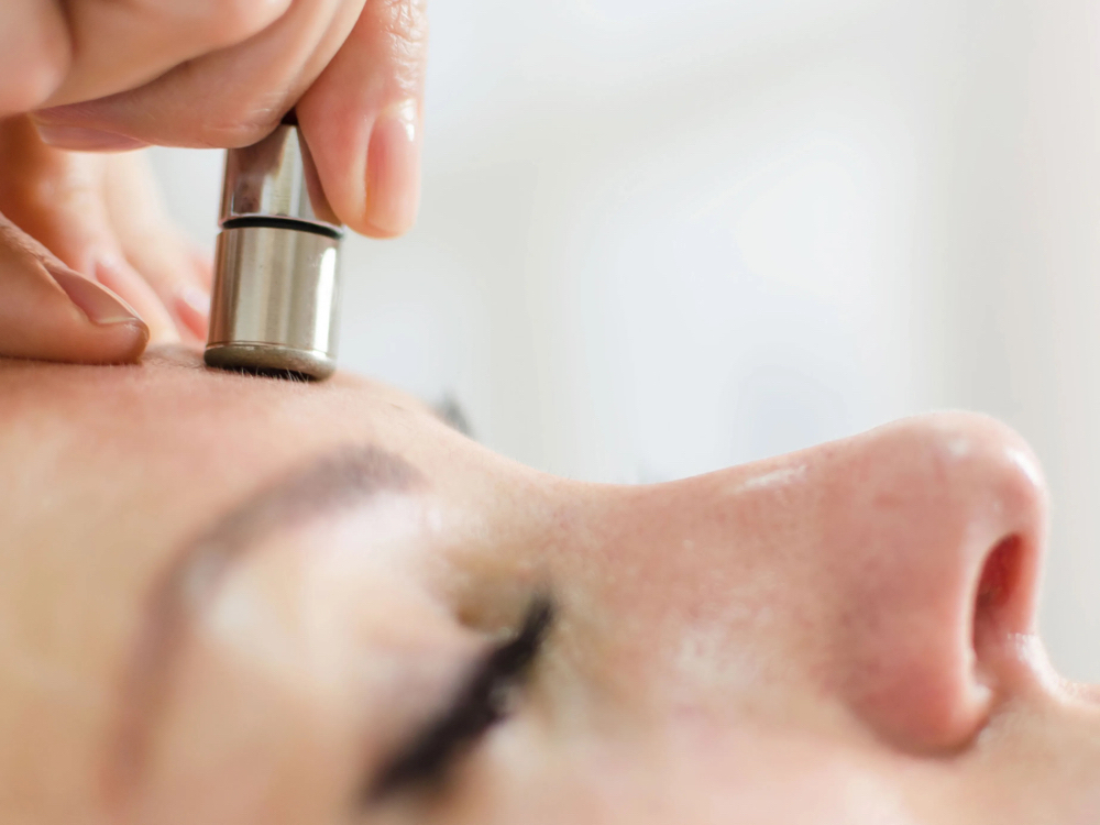 MICRODERMABRASION FACIAL