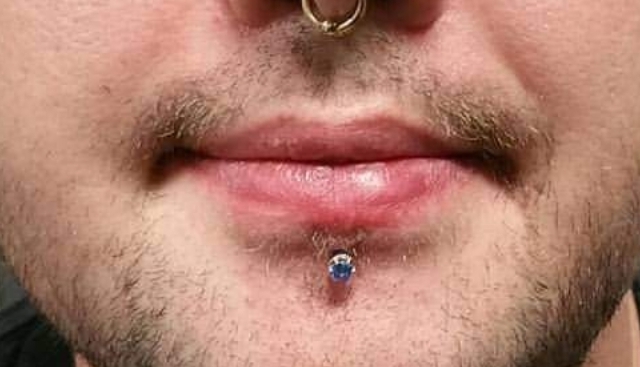 Center Labret (Bottom Lip)