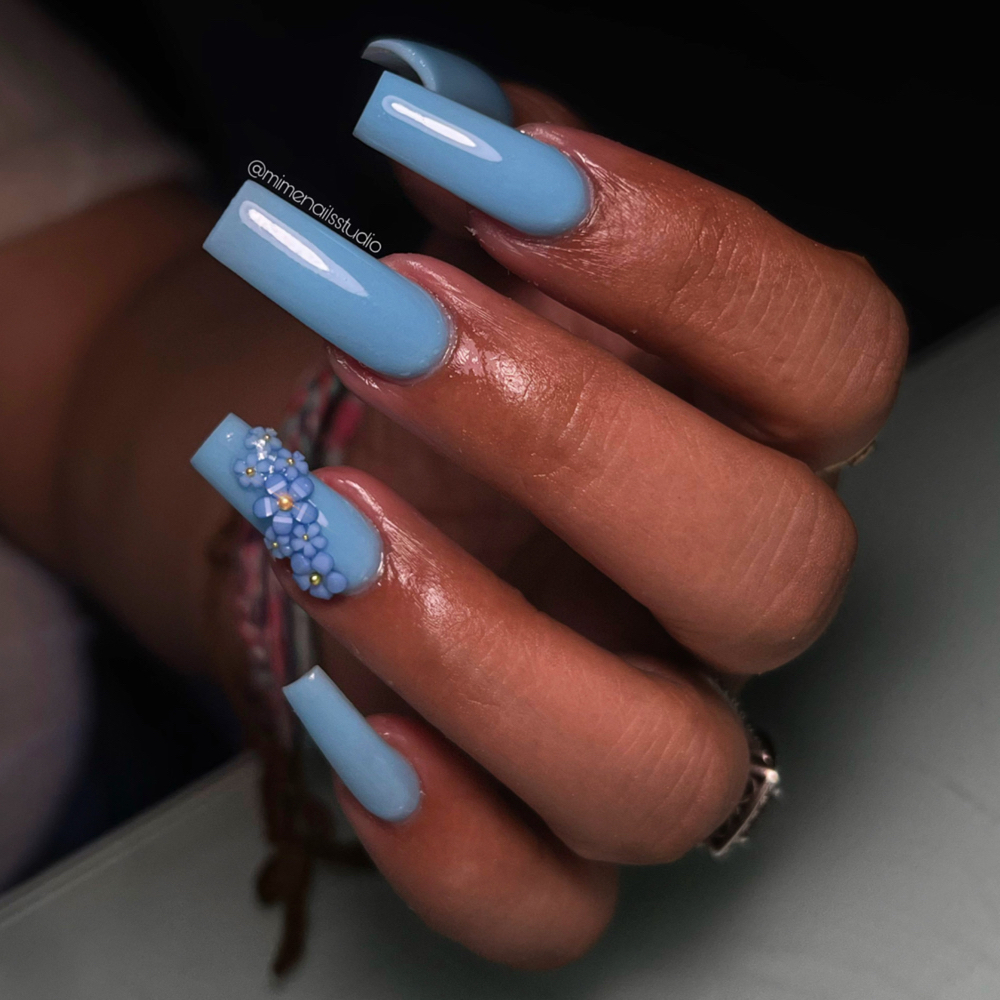 Solid Color W/ Accent Nail