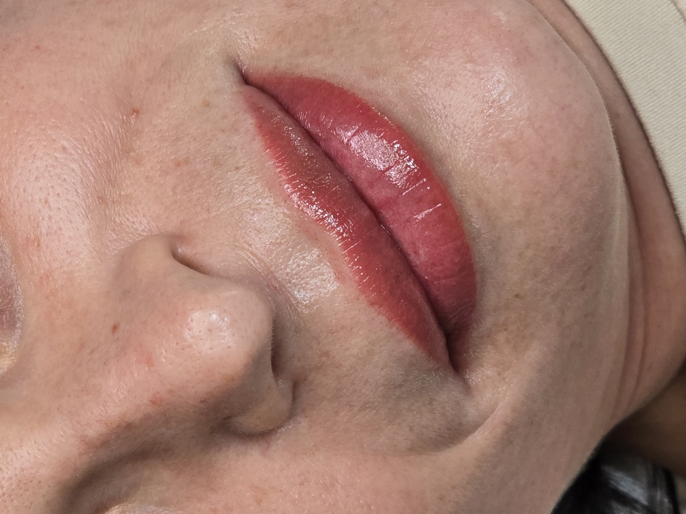 Lip Blushing Touch Up