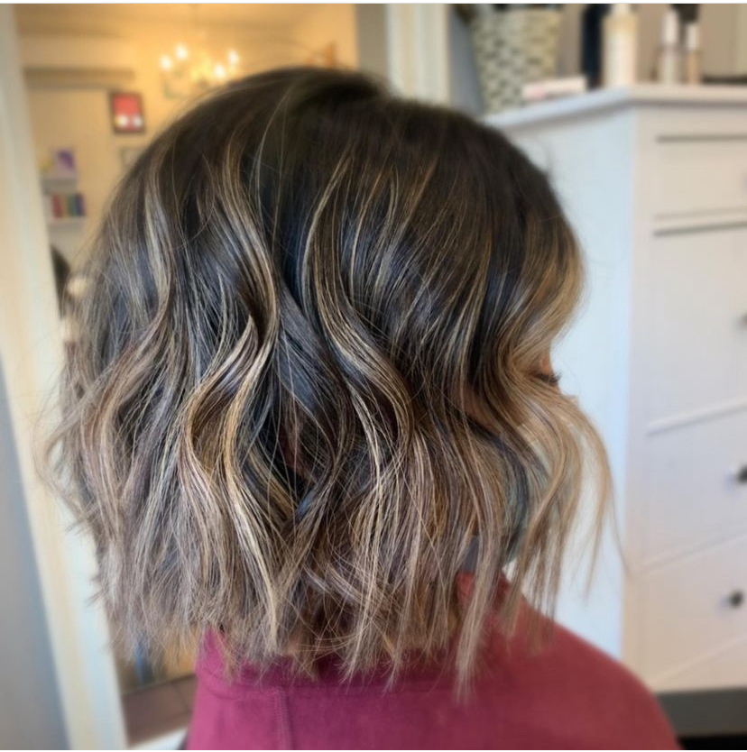 Women Haircut & Style-above shoulde