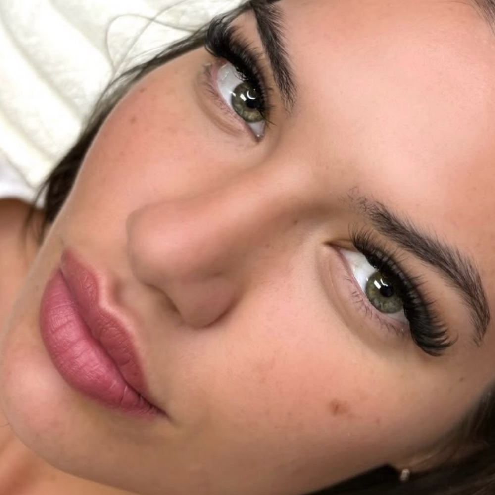 UV Hybrid 2 Week Fill at Lashes By LuLu in Summerville, SC