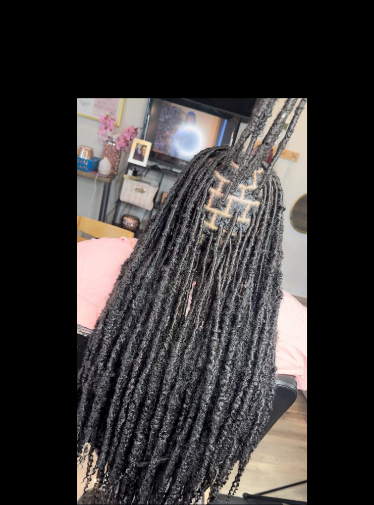 DISTRESSED LOC TOUCH UP at Callidora Luxe Beauty LLC in Madison, AL