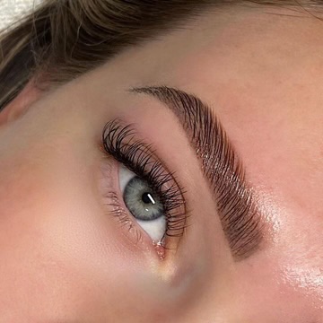 Brow Lamination & Tint