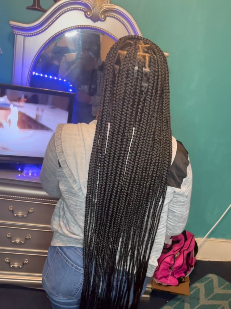 Medium Knotless (Butt length)