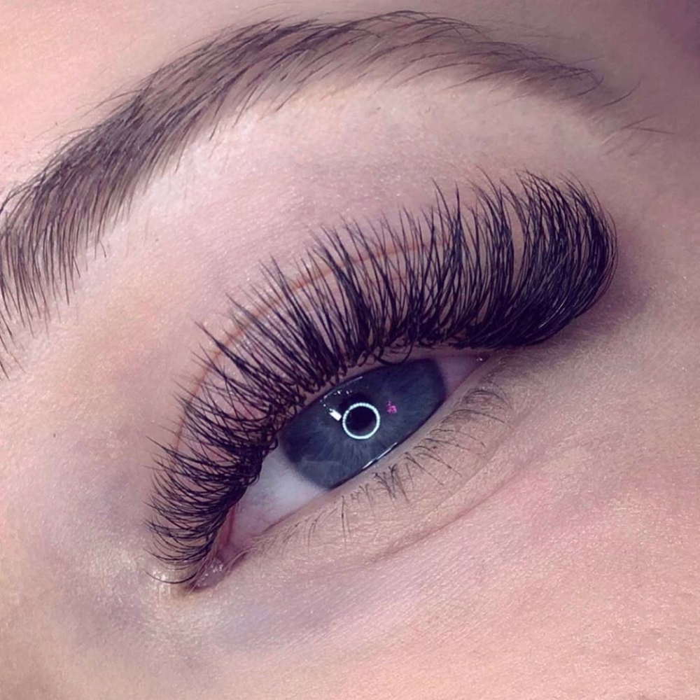 Hybrid Eyelash Extensions