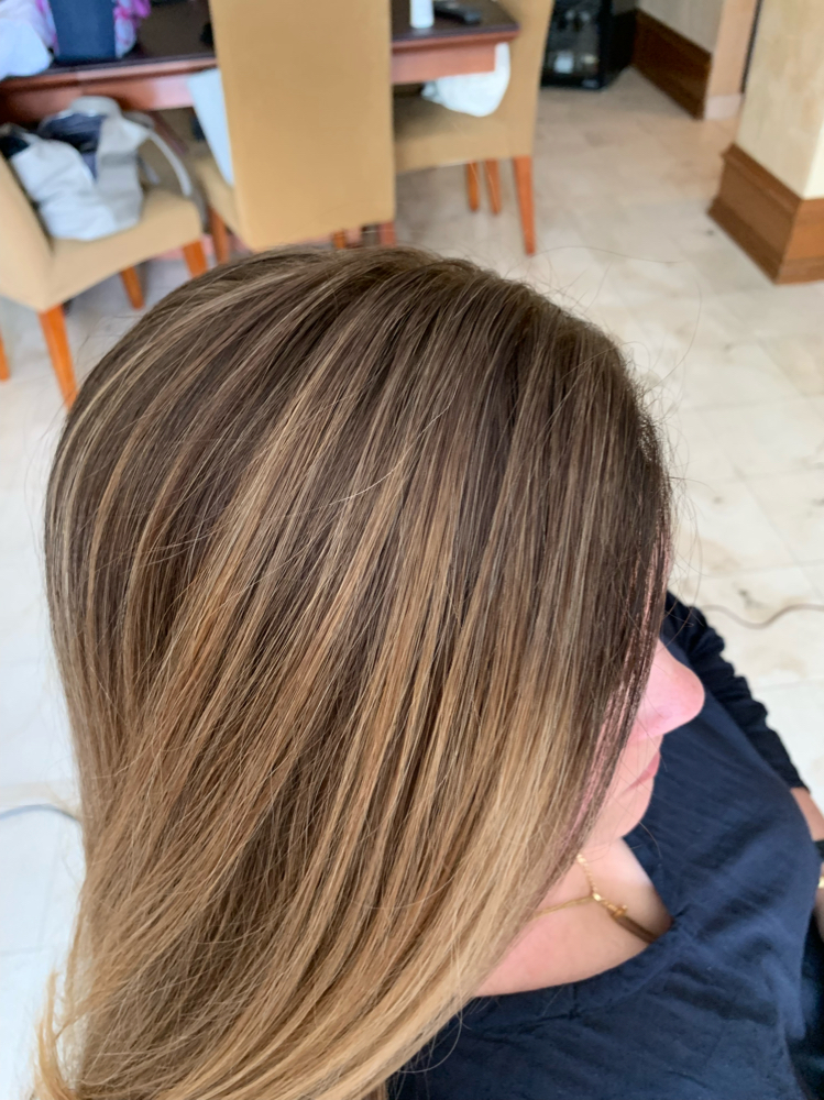 Cut/ Root color/blowdry
