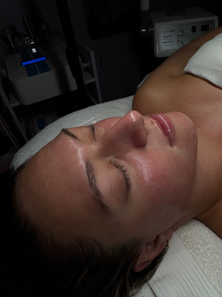 Hydro Diamind Glow Facial